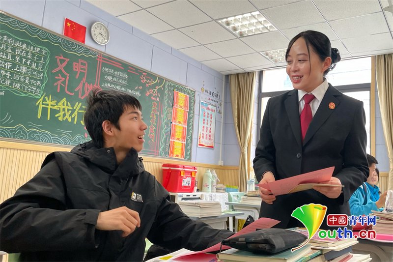在当今数字化时代，越来越多的法律问题可以通过在线平台解决。但是面对众多选择，如何挑选一个合适的法律咨询平台呢？今天我们就来探讨一下这个话题。